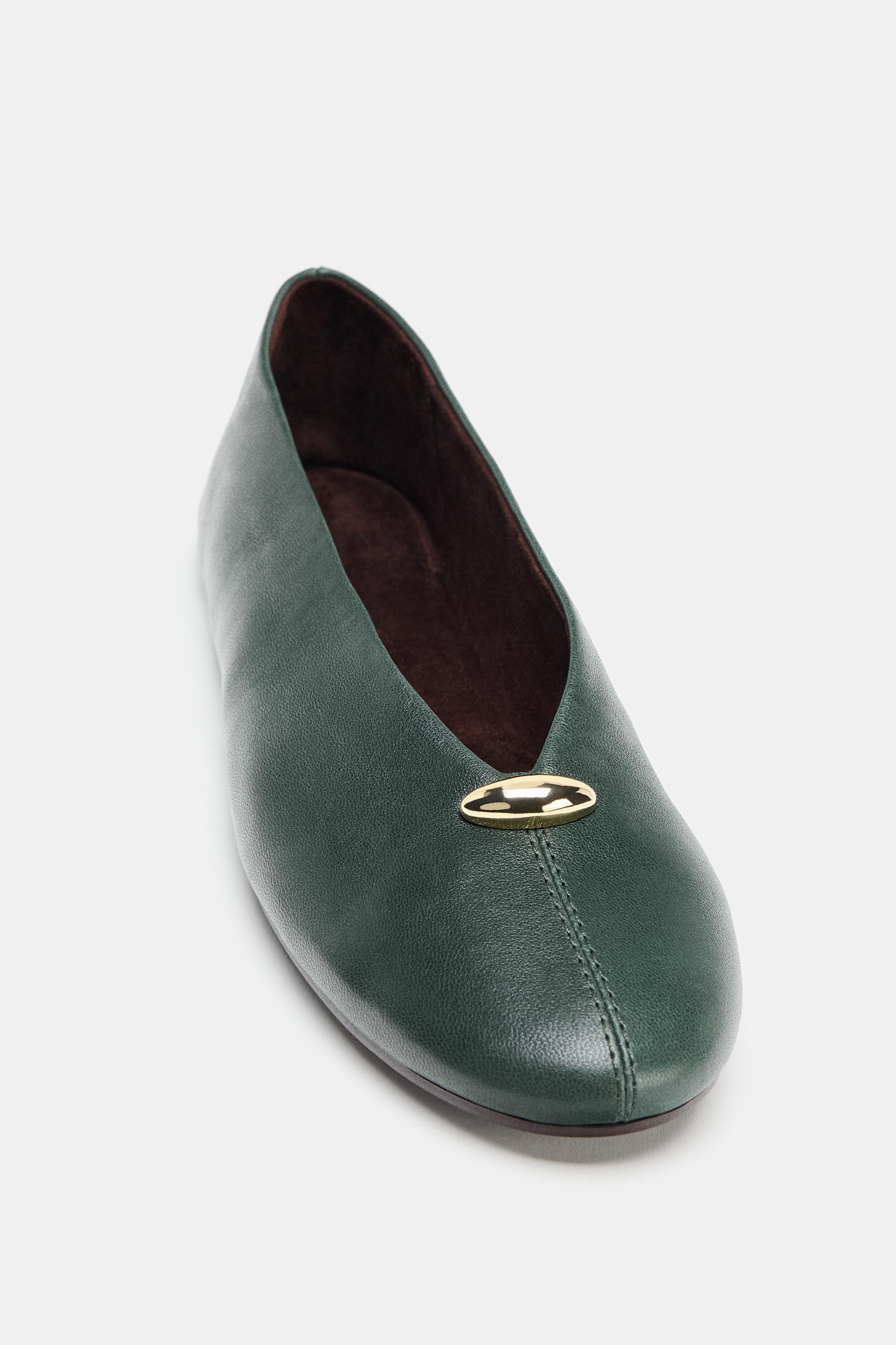 BALLERINES EN CUIR AVEC APPLIQUE